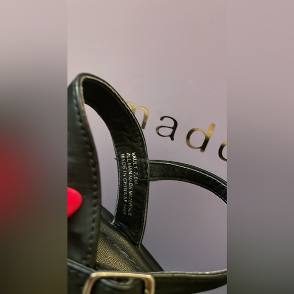 Madden Girl - Vault - Picture 2 of 4